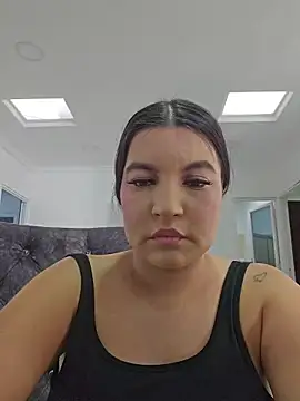 Snapshot of Pretty_Julieta chatting on July 10, 6:30 pm Pretty Julieta online show from July 10, 6:30 pm
