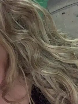 gatinhaloirinha online show from March 5, 4:09 am