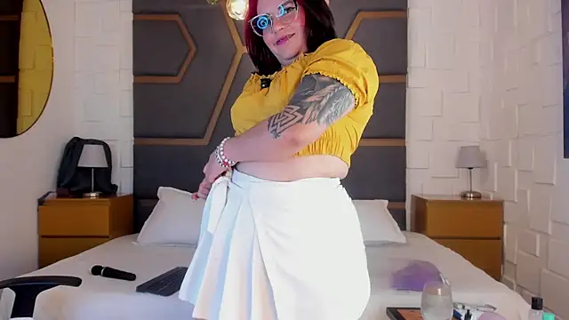 juana valkiria online show from May 7, 3:44 am