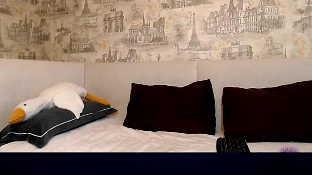 PrettyTayaOne online show from March 13, 9:25 am