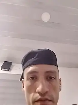 Snapshot of TuCanero23cm chatting on July 16, 6:54 am TuCanero23cm online show from July 16, 6:54 am