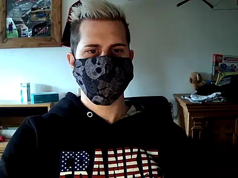 YoUnGbOy2018 online show from March 11, 11:04 am