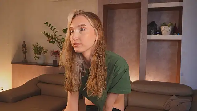 YvetteMilbrett online show from March 11, 4:28 am