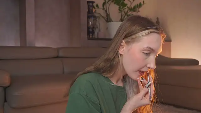 YvetteMilbrett online show from March 27, 4:32 am