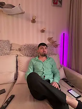 Snapshot of mihaimay2 chatting on April 7, 10:39 am mihaimay2 online show from April 7, 10:39 am