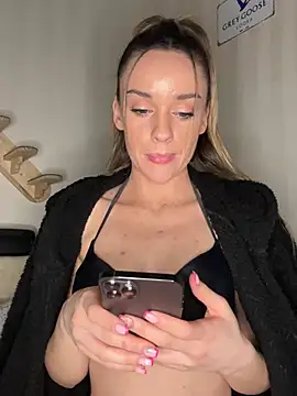 KatieCutieXooo online show from March 8, 2:04 am