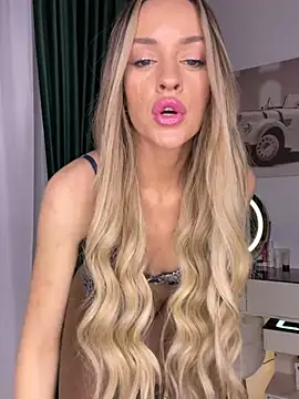 KatieCutieXooo online show from April 8, 8:54 pm