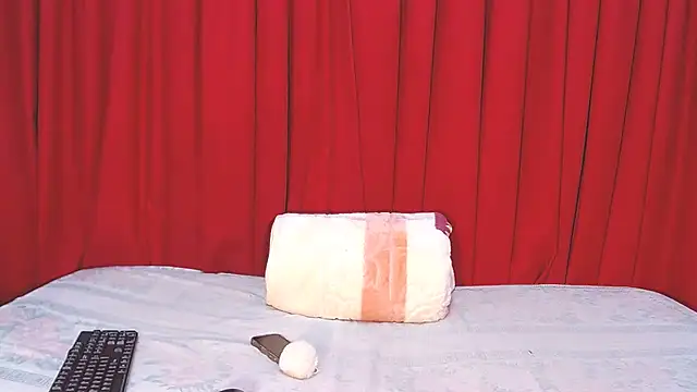 Yellow-Mellow23 online show from April 13, 1:48 pm