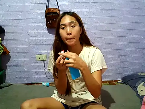 Snapshot of aina2003 chatting on June 3, 4:35 am aina2003 online show from June 3, 4:35 am
