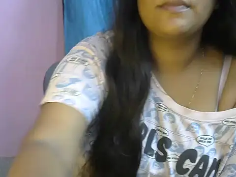 QUEEN-OF-QUEEN online show from July 4, 7:07 pm