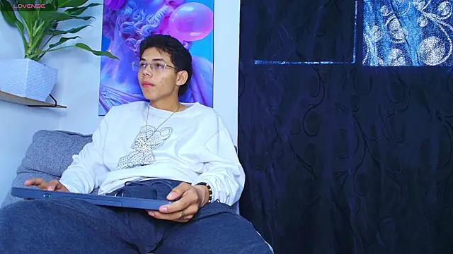 Dylan noir online show from March 5, 2:35 pm