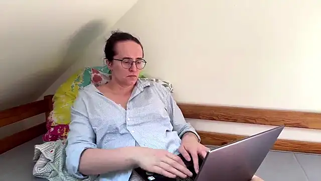 Snapshot of SofiaTease chatting on July 14, 1:17 pm SofiaTease online show from July 14, 1:17 pm