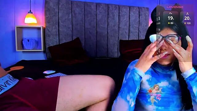 Zoe Axel1 online show from April 15, 7:51 pm