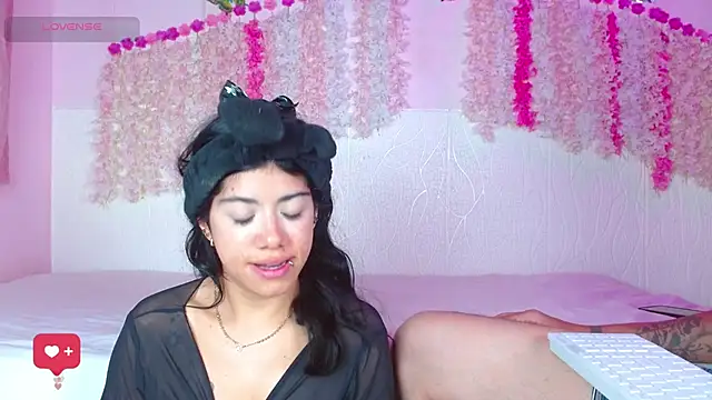 Zoe Axel1 online show from April 4, 7:31 pm