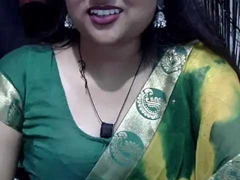 Snapshot of NayraG chatting on July 29, 9:19 am NayraG online show from July 29, 9:19 am