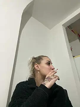 Giullyaxxx online show from March 11, 10:04 pm