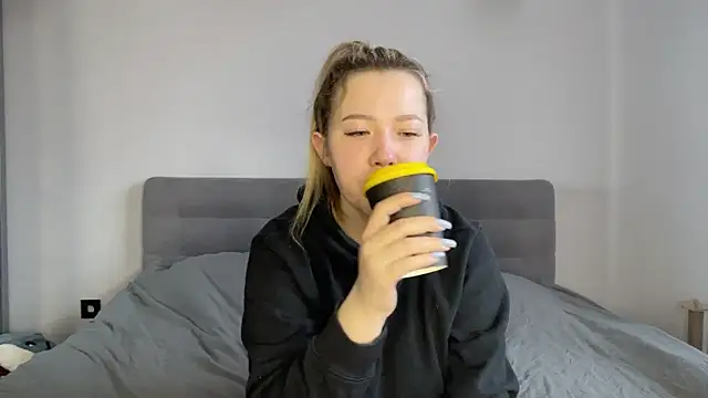 alyrasun online show from March 18, 6:16 am