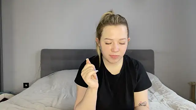 alyrasun online show from March 17, 6:38 am