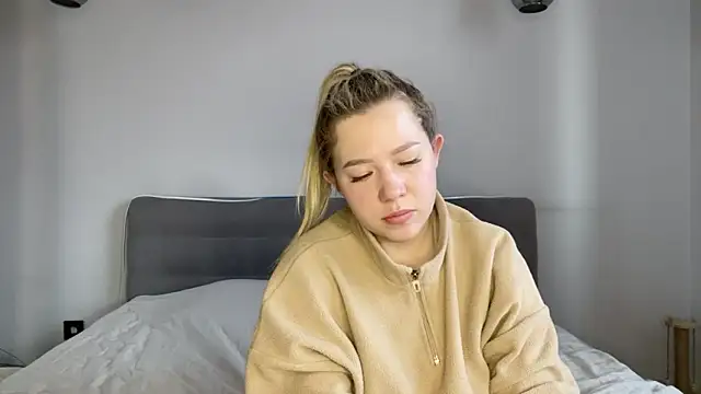 alyrasun online show from March 13, 6:18 am