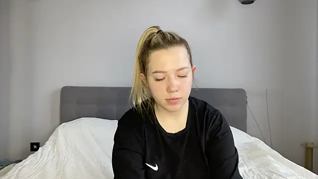 alyrasun online show from March 25, 6:13 am