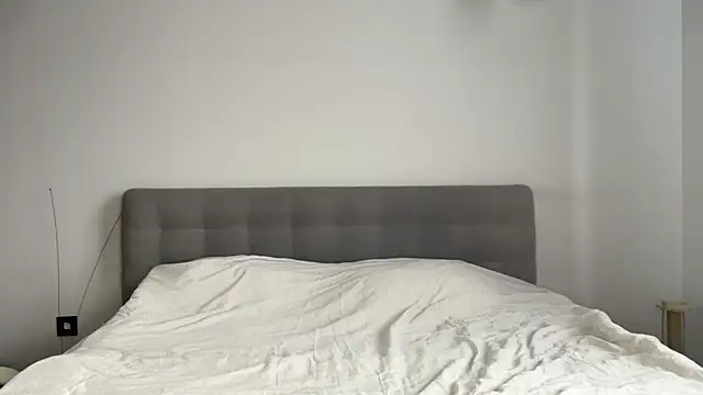 alyrasun online show from March 31, 6:37 am