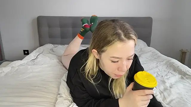 alyrasun online show from April 1, 6:26 am