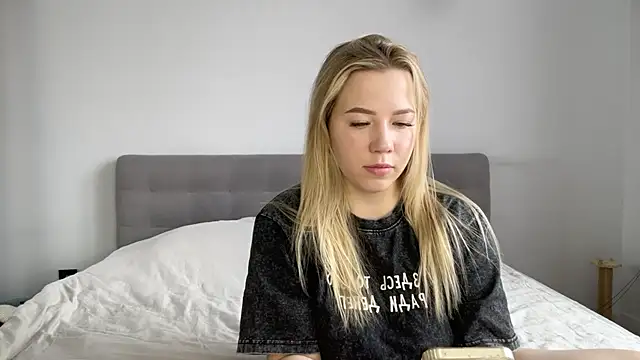 alyrasun online show from April 19, 7:09 am