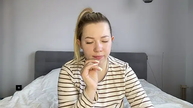 alyrasun online show from March 27, 6:22 am