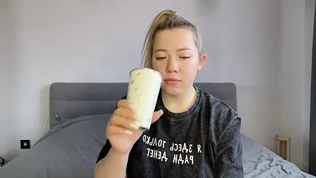 alyrasun online show from April 11, 6:10 am