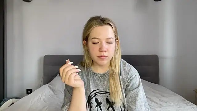 alyrasun online show from April 14, 5:56 am