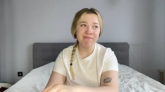 alyrasun online show from March 28, 6:14 am