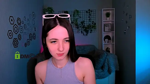 Snapshot of bella_dorn chatting on May 5, 12:19 pm bella dorn online show from May 5, 12:19 pm