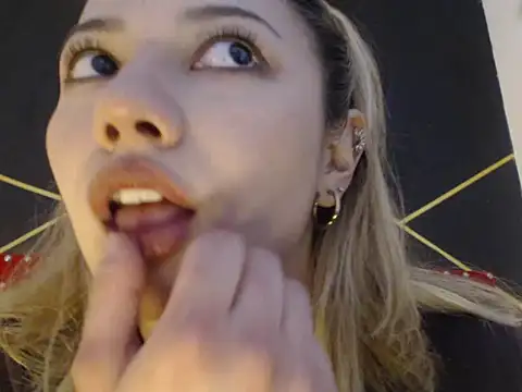 danielawidx online show from March 6, 12:38 am