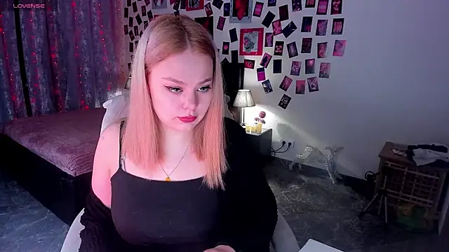 AmeliaMerris online show from March 31, 8:33 pm