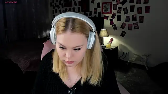 AmeliaMerris online show from April 28, 9:30 pm