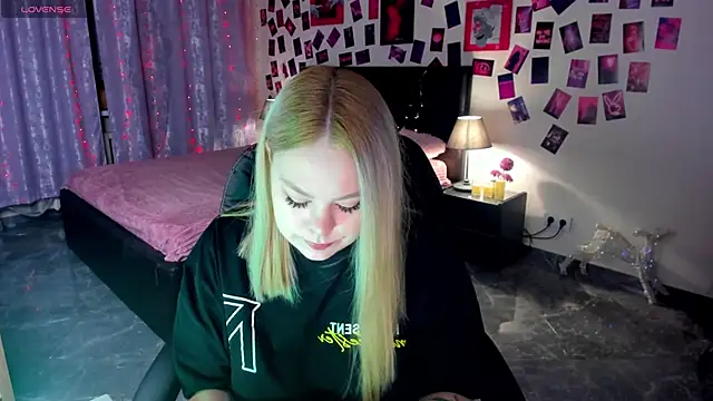 AmeliaMerris online show from April 2, 8:37 pm