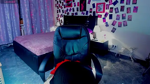 AmeliaMerris online show from April 1, 8:39 pm