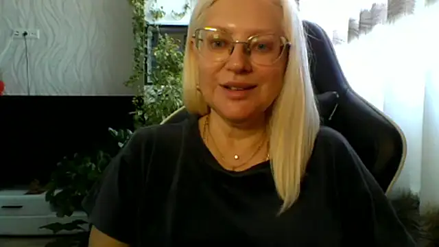 LianaSweetX online show from April 26, 9:28 am