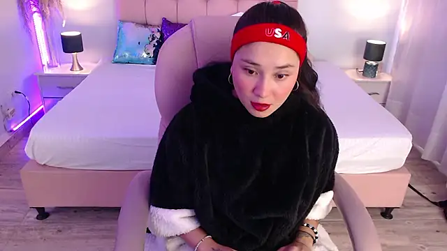 EILIIN07 online show from March 16, 1:04 pm