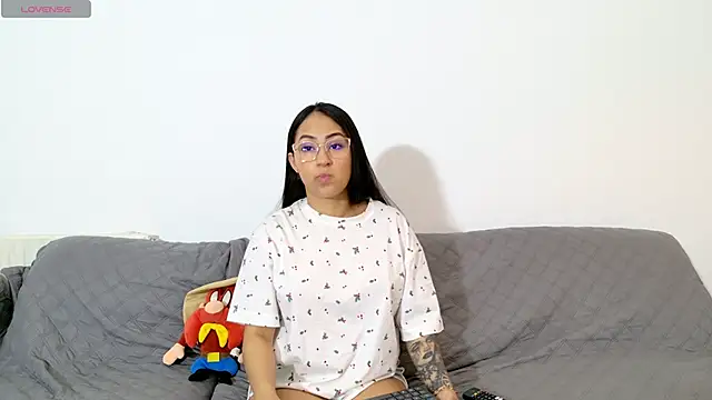 vanessaadol online show from May 4, 9:56 am