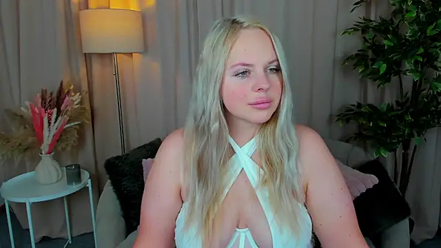 Nikolla  online show from March 10, 4:44 pm