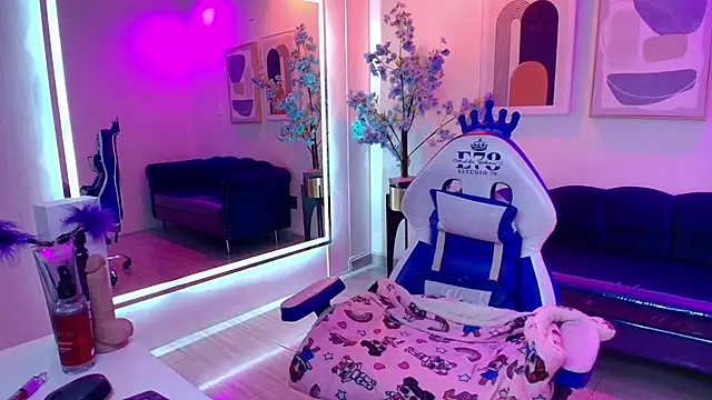 Miia  owens online show from April 15, 11:16 am