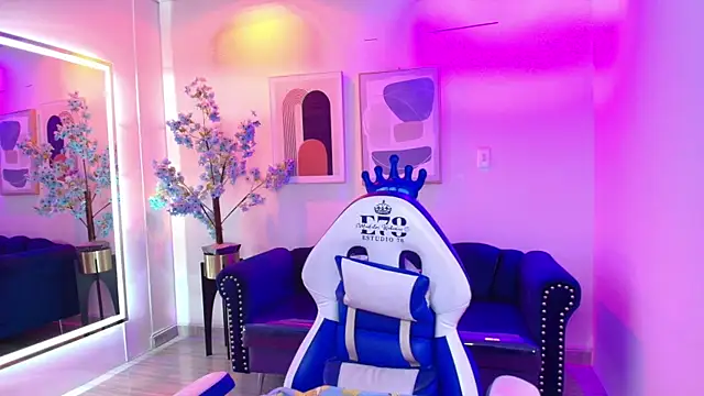 Miia  owens online show from March 31, 11:12 am