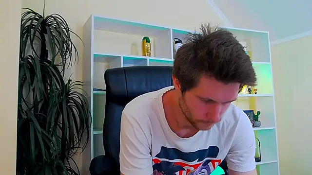 Eddie Baker online show from April 12, 2:31 pm