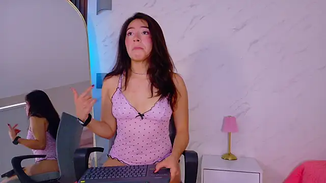 MiiaCullens online show from April 13, 3:38 pm