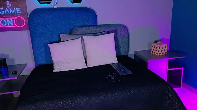 MiiaCullens online show from March 28, 12:06 pm