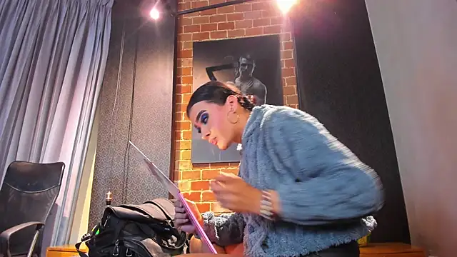 Sienna Dark online show from April 8, 11:12 am