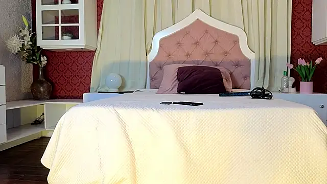 Sienna Dark online show from April 20, 11:35 am