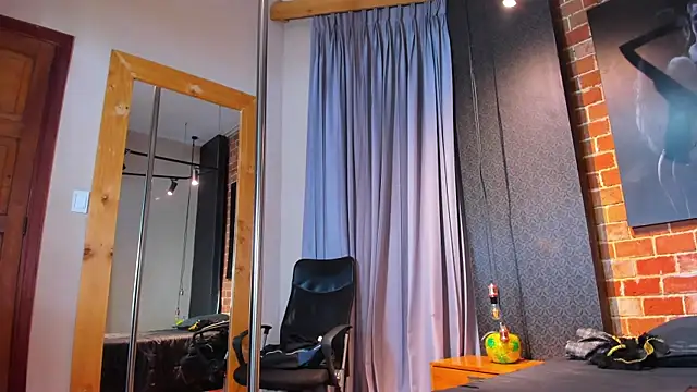 Sienna Dark online show from April 4, 11:28 am