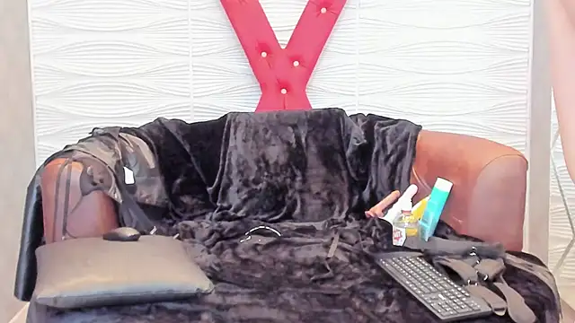 CaroBeltran online show from April 16, 9:39 pm